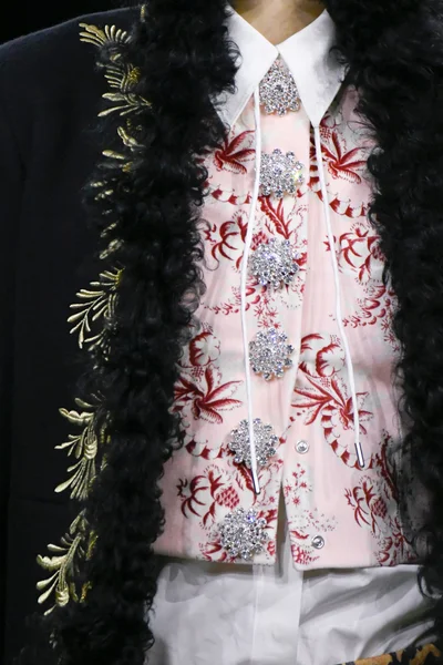 Look 27